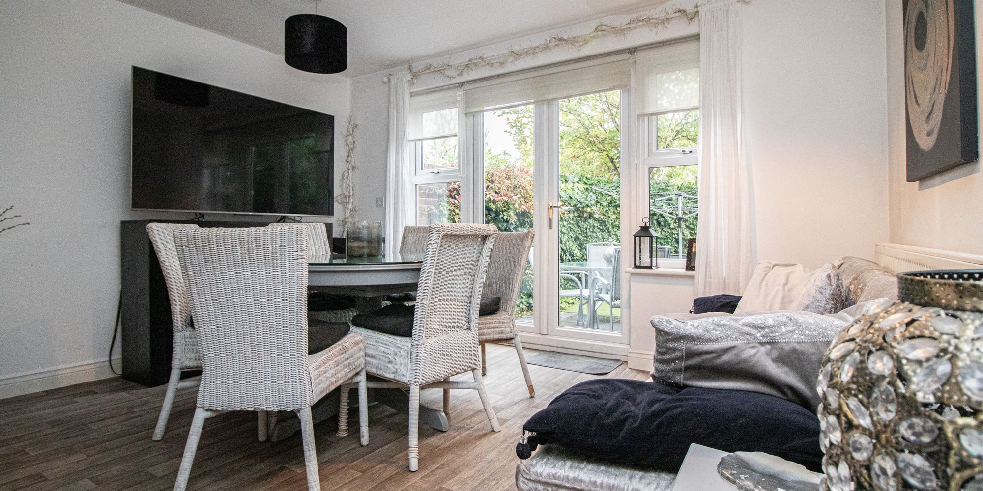 Flat De Clare Drive in Cardiff