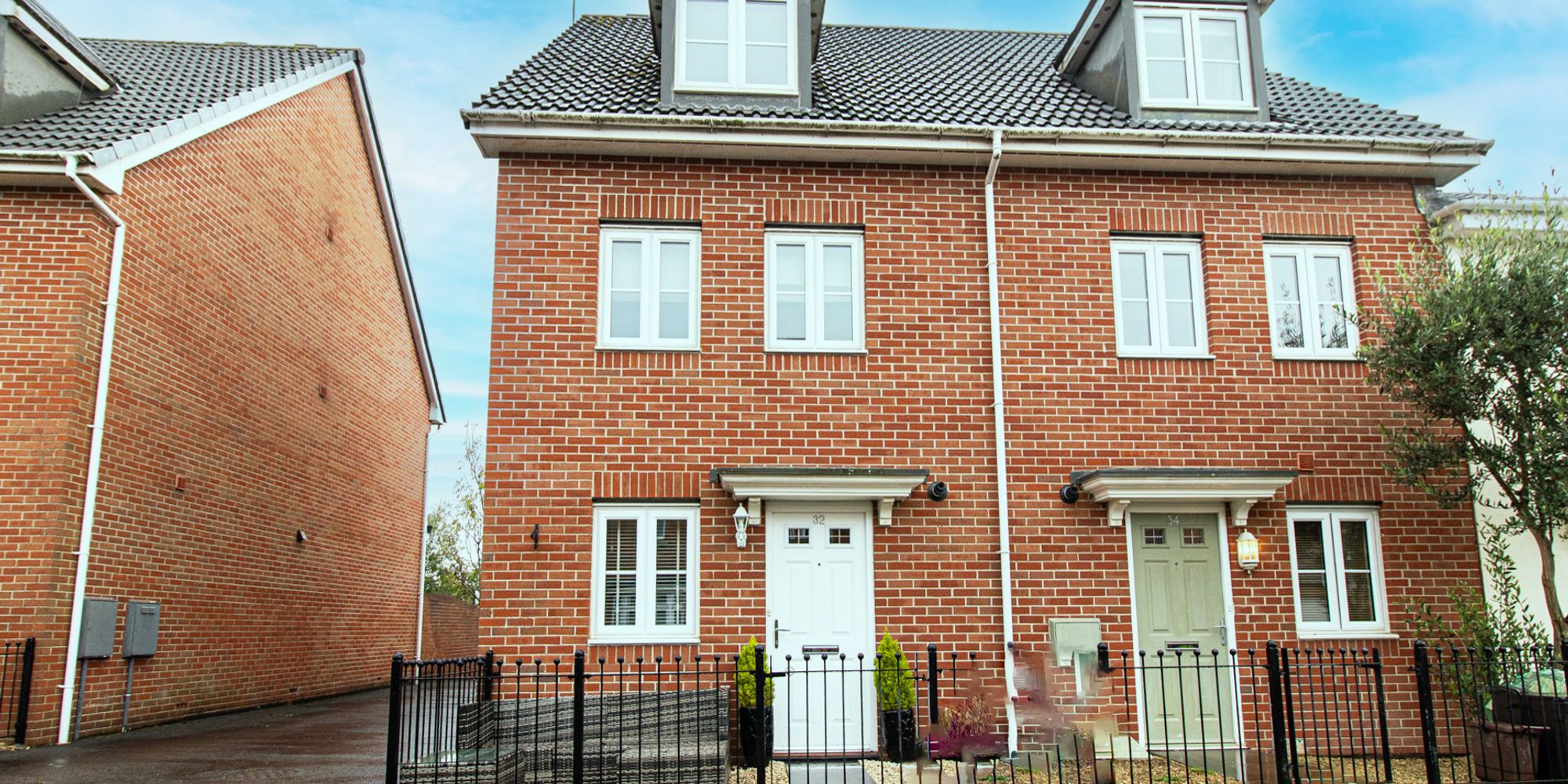 Flat De Clare Drive in Cardiff