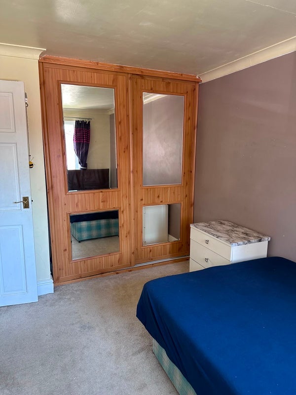 Room Kelling Walk in Manchester