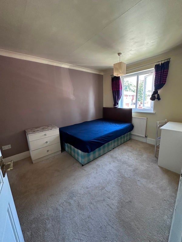 Room Kelling Walk in Manchester