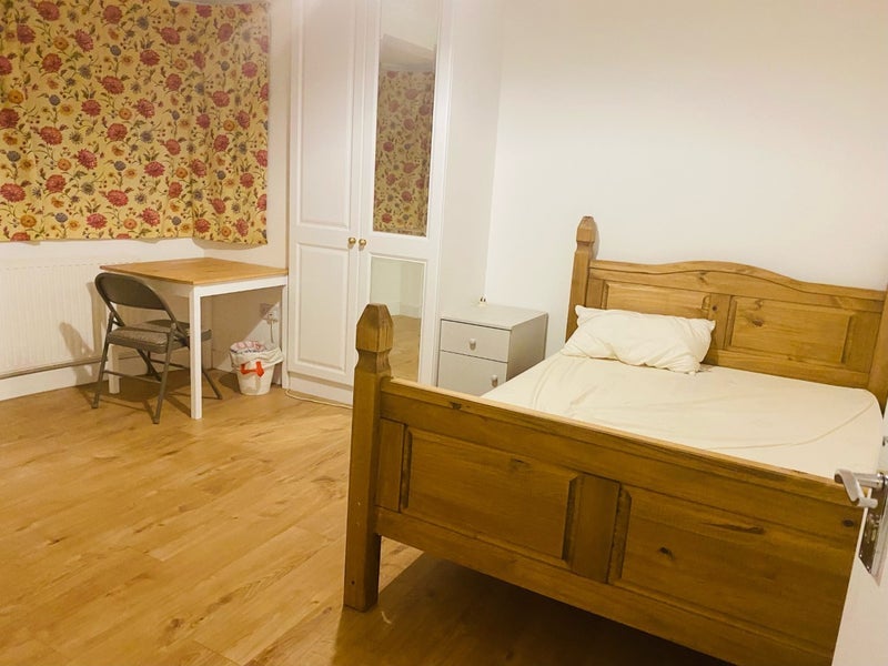 Flat Carlyon Road in Greater London