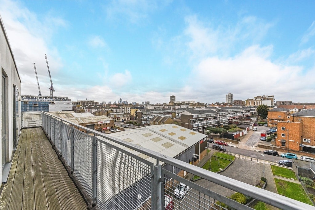 Flat Ursula Gould Way in Greater London