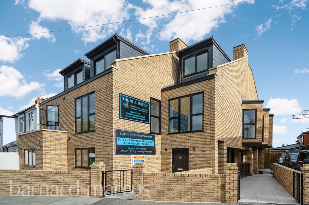 Flat Hazelwood Avenue in Greater London
