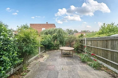 House Blenheim Gardens in Greater London