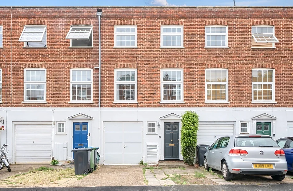 House Blenheim Gardens in Greater London