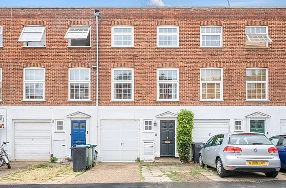 House Blenheim Gardens in Greater London