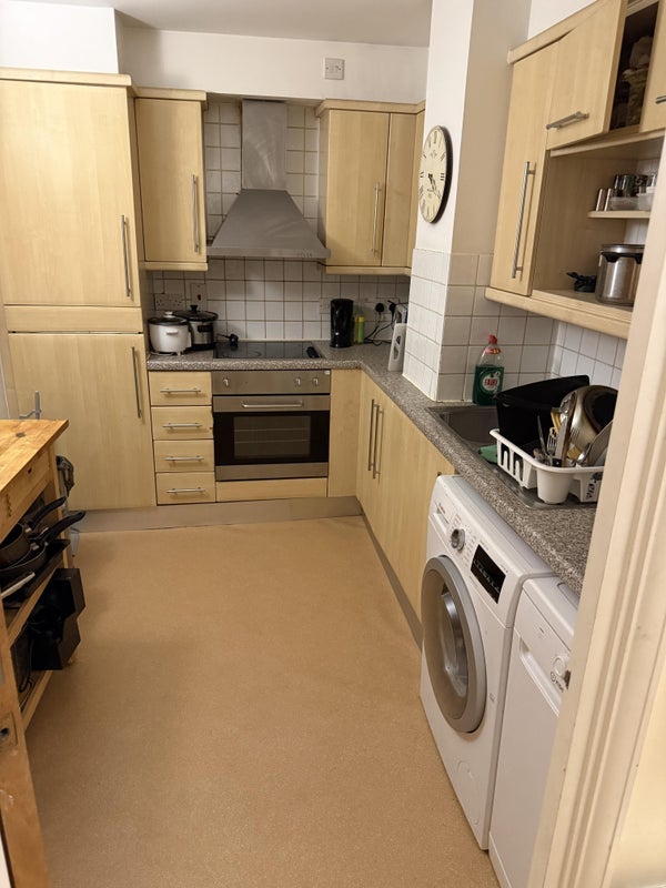 Room Belvedere Road in Greater London