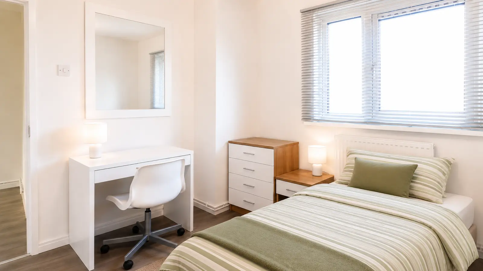 Room Burcham Street in Greater London
