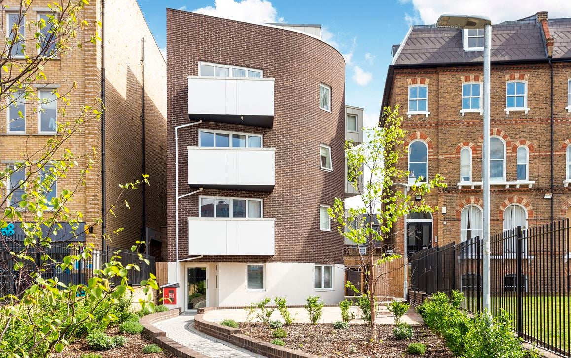 Flat Evesham Walk in Greater London