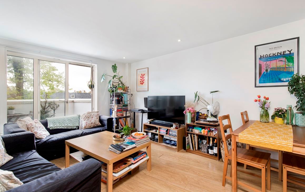 Flat Evesham Walk in Greater London