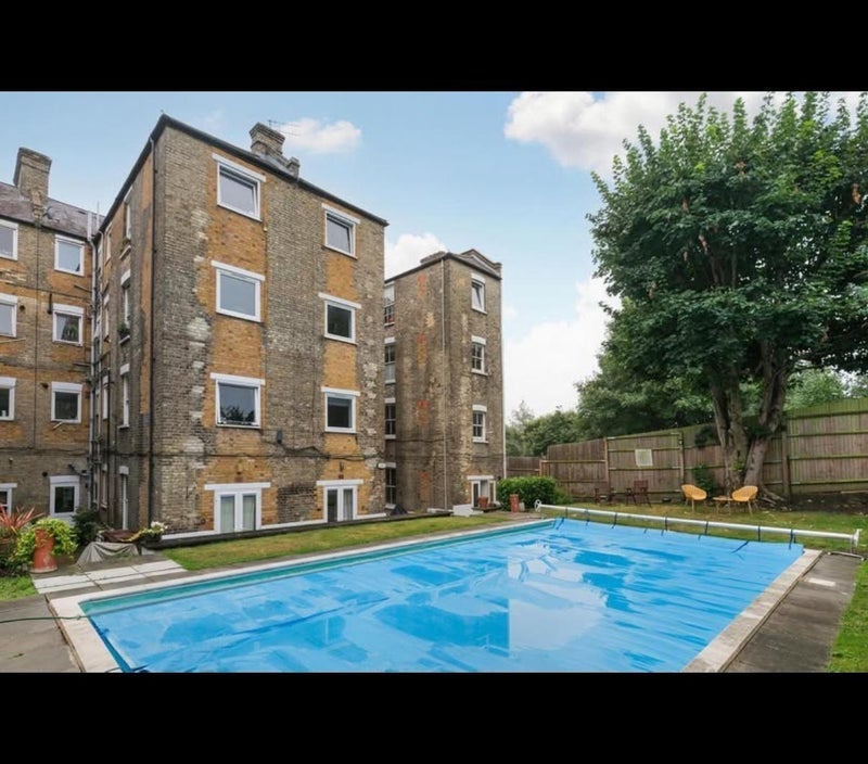Flat Azenby Road in Greater London