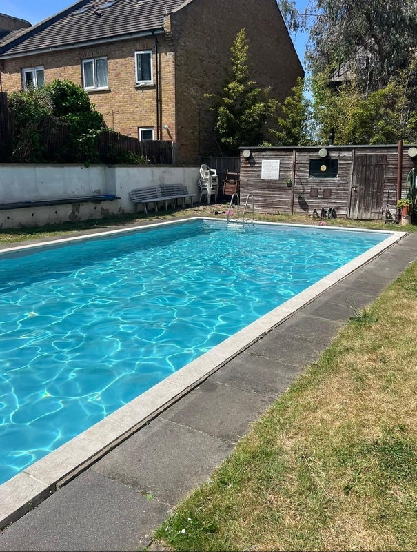 Flat Azenby Road in Greater London