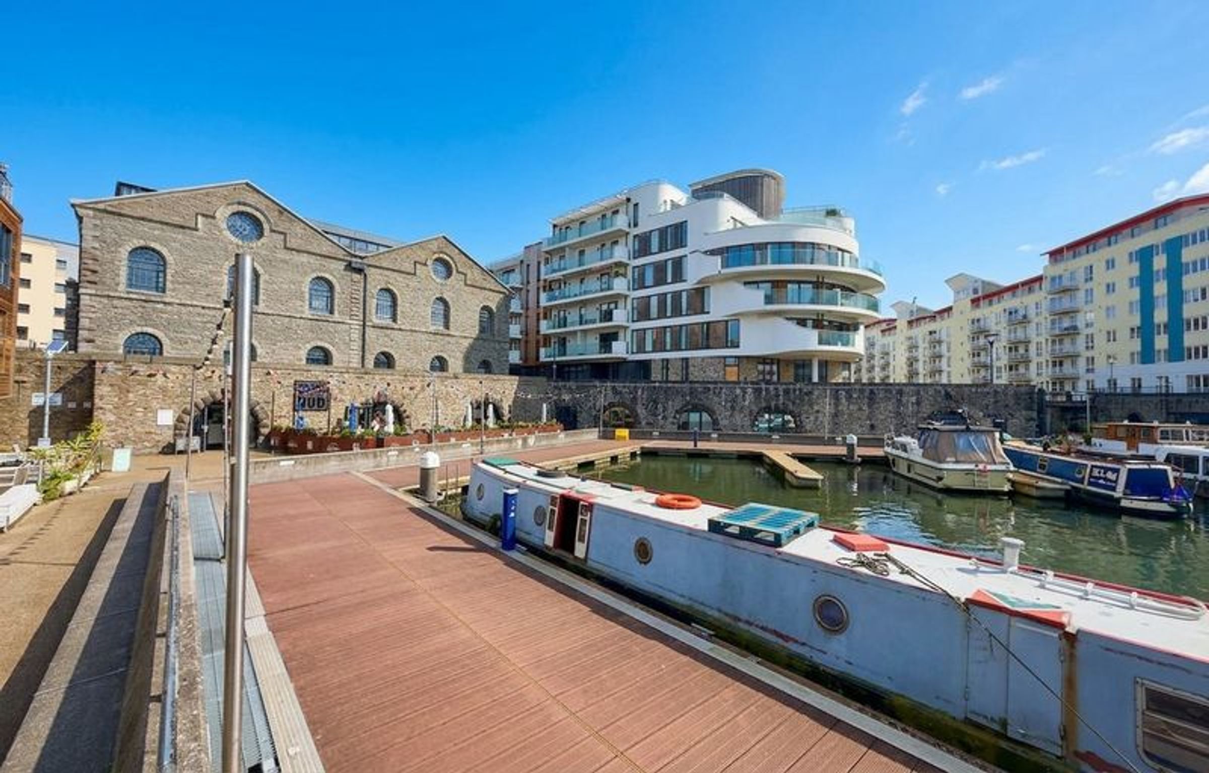 Flat Anchor Road in Bristol