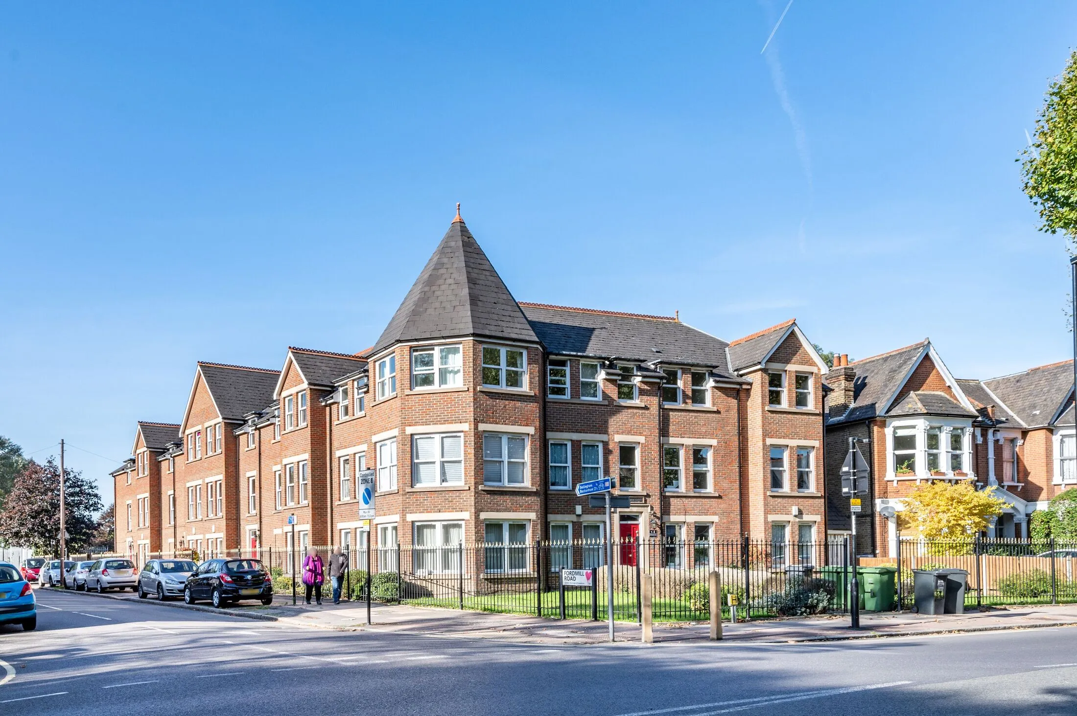 Flat Canadian Avenue in Greater London