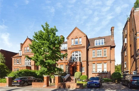 Flat Maresfield Gardens in Greater London