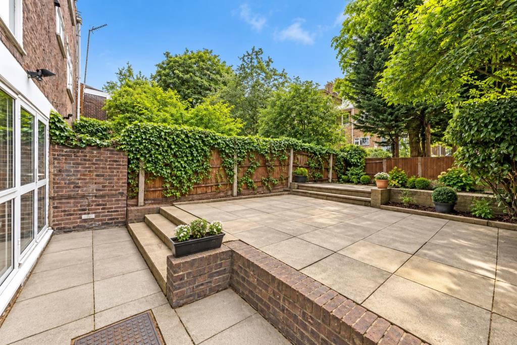 House Loudoun Road in London