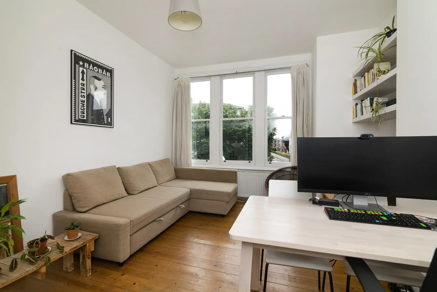 Flat Coldharbour Lane in Greater London