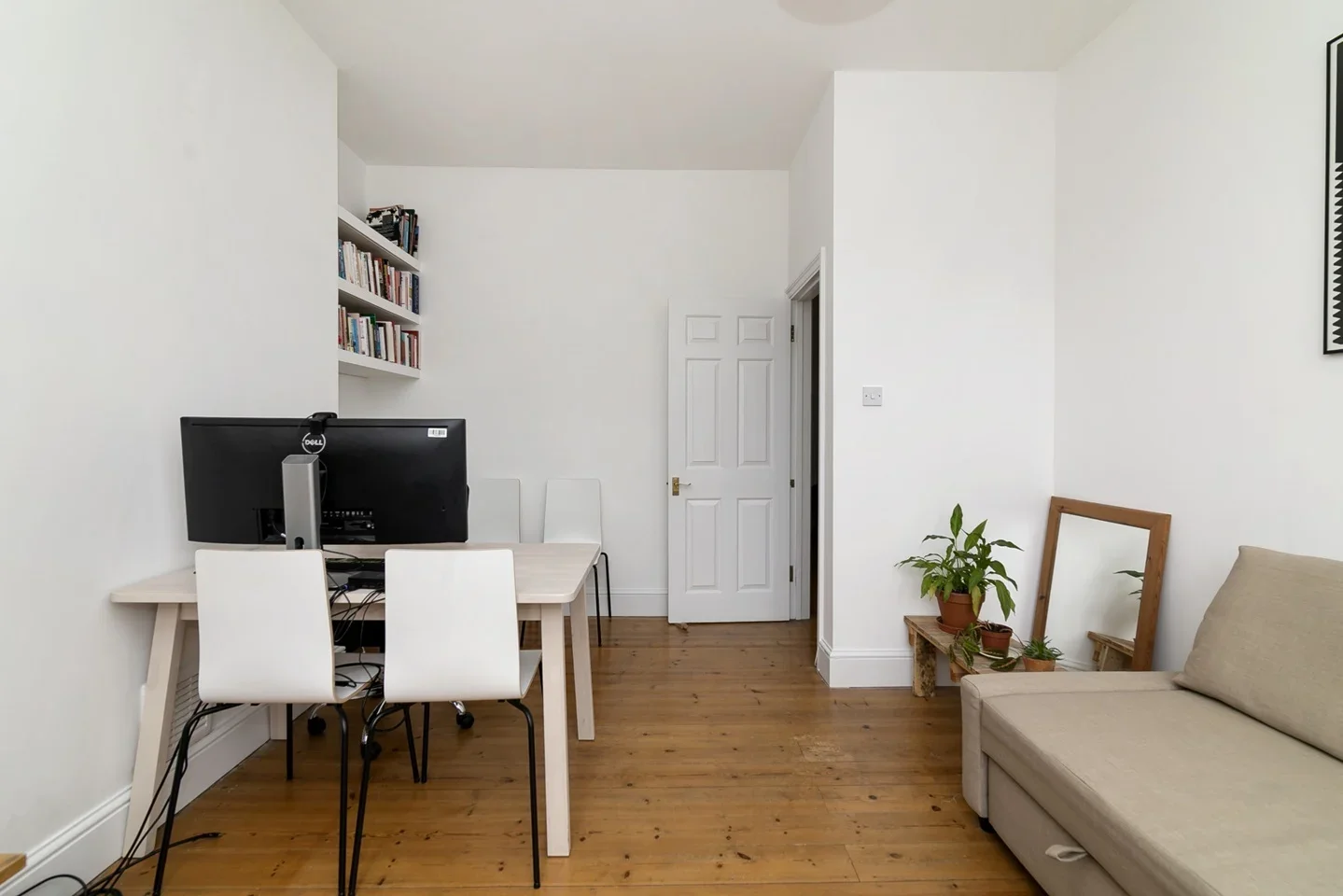 Flat Coldharbour Lane in Greater London