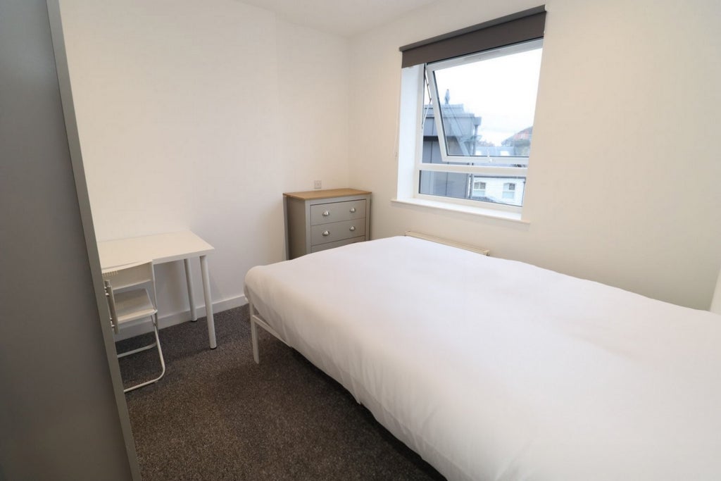 Room Globe Road in Greater London