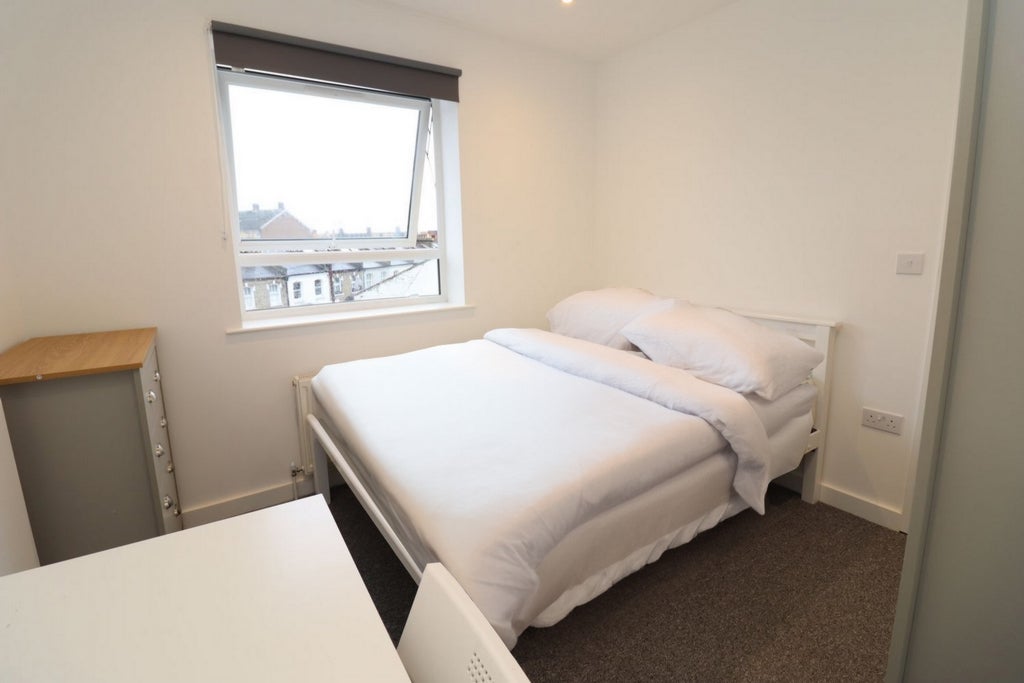 Room Globe Road in Greater London