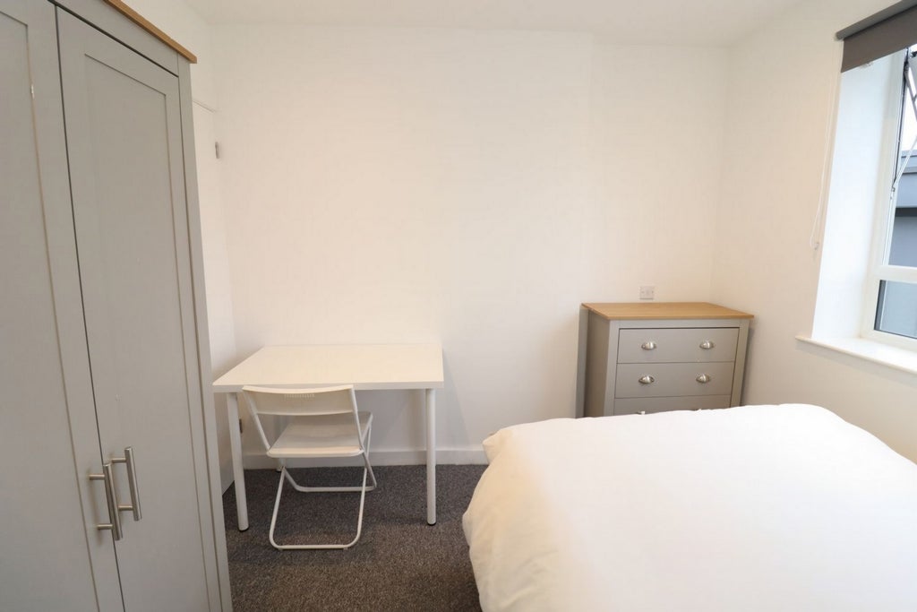 Room Globe Road in Greater London