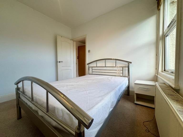 Flat Butler Avenue in Greater London