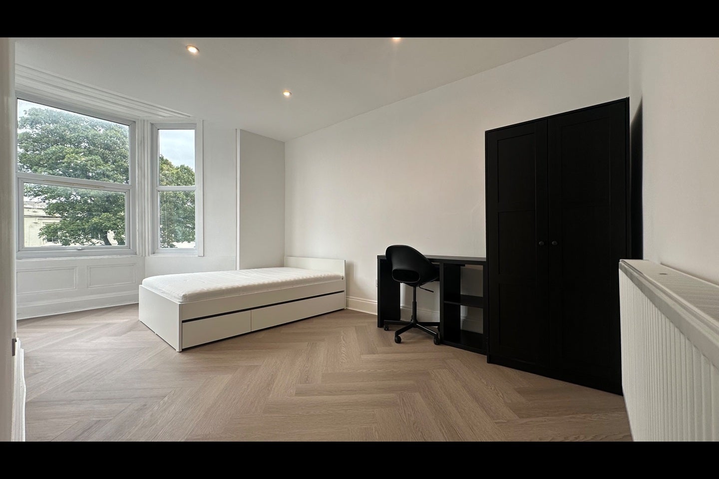 Room Deane Road in Liverpool