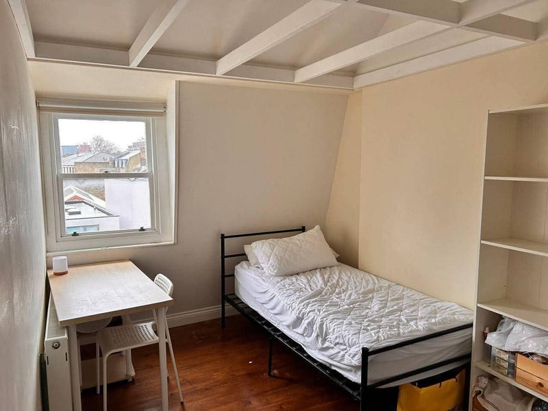 Room Guilford Street in Greater London