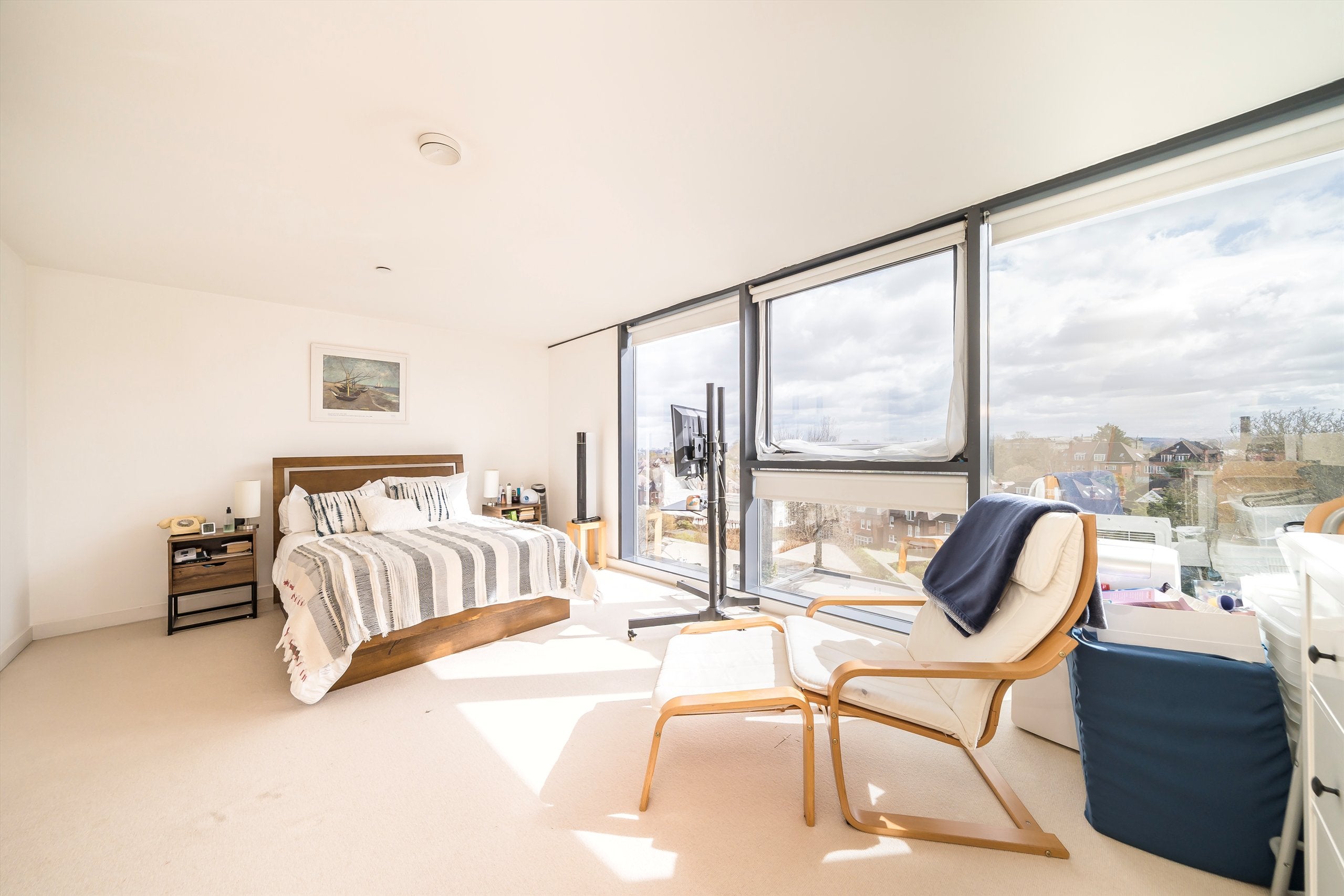 Flat Kersfield Road in Greater London
