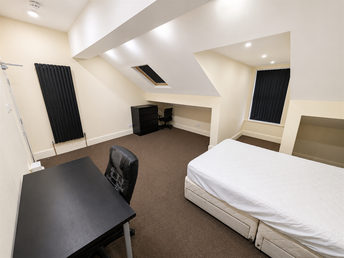 Room Carlton Road in Salford