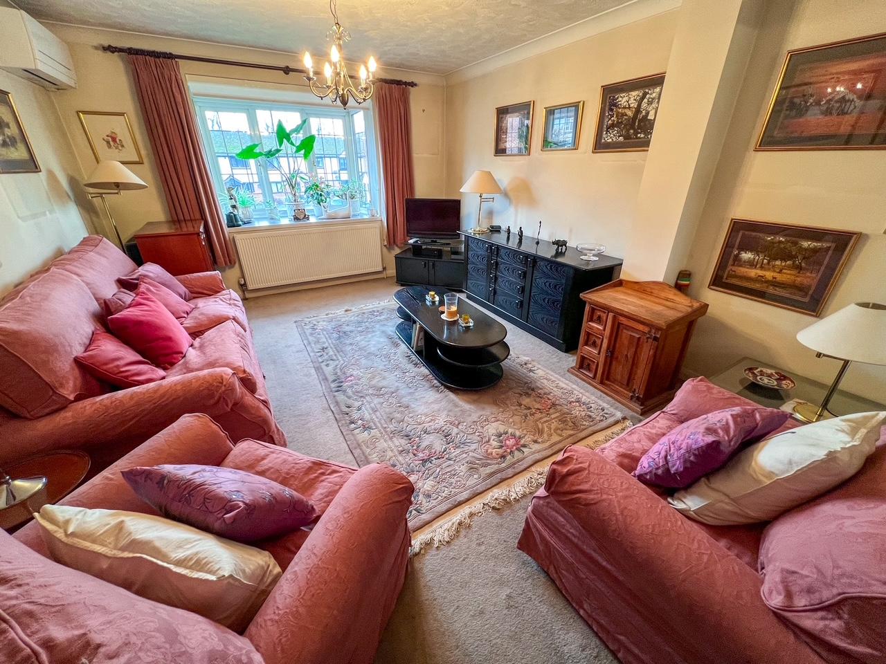 House Kings Chase in Walton on Thames