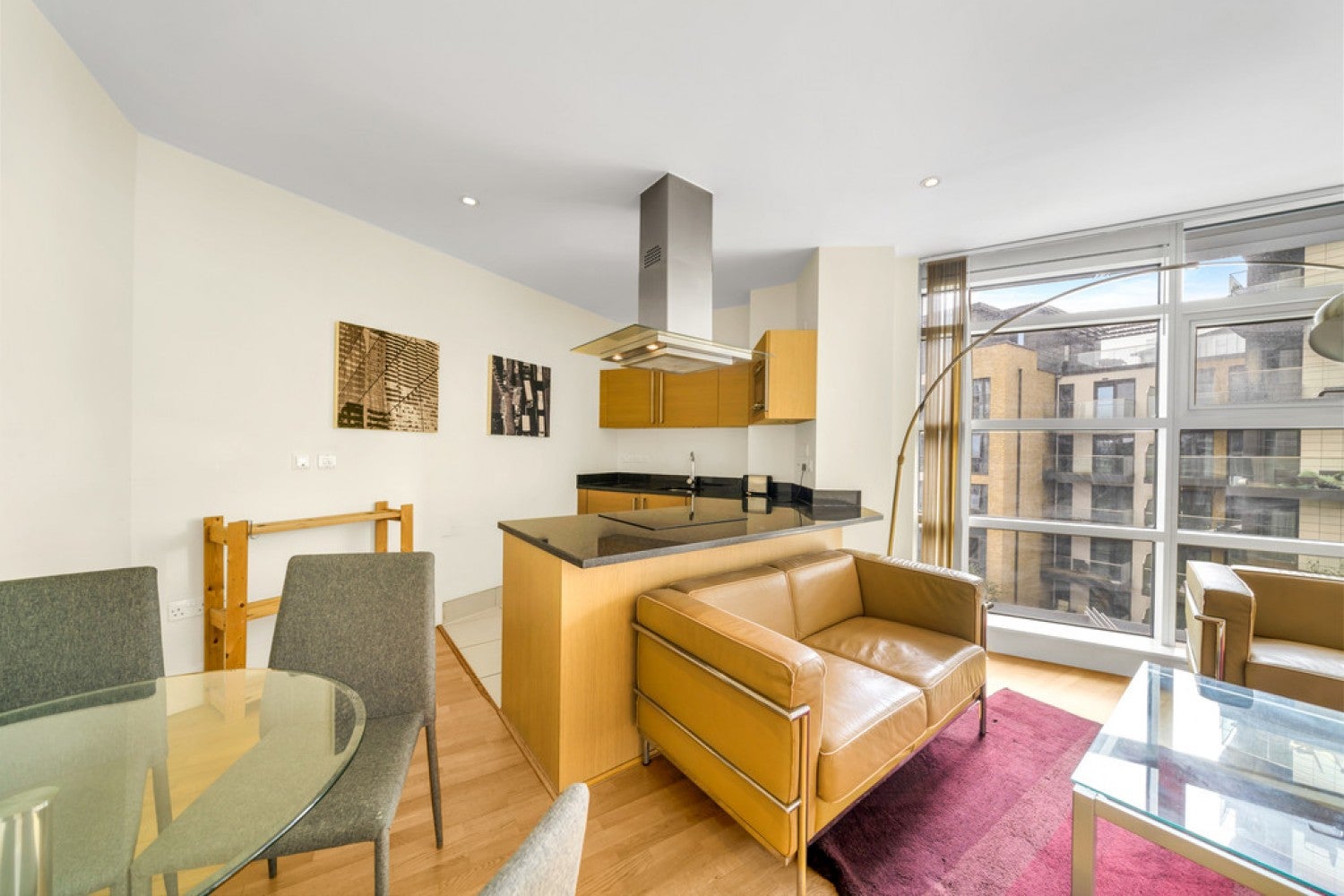 Flat Juniper Drive in Greater London