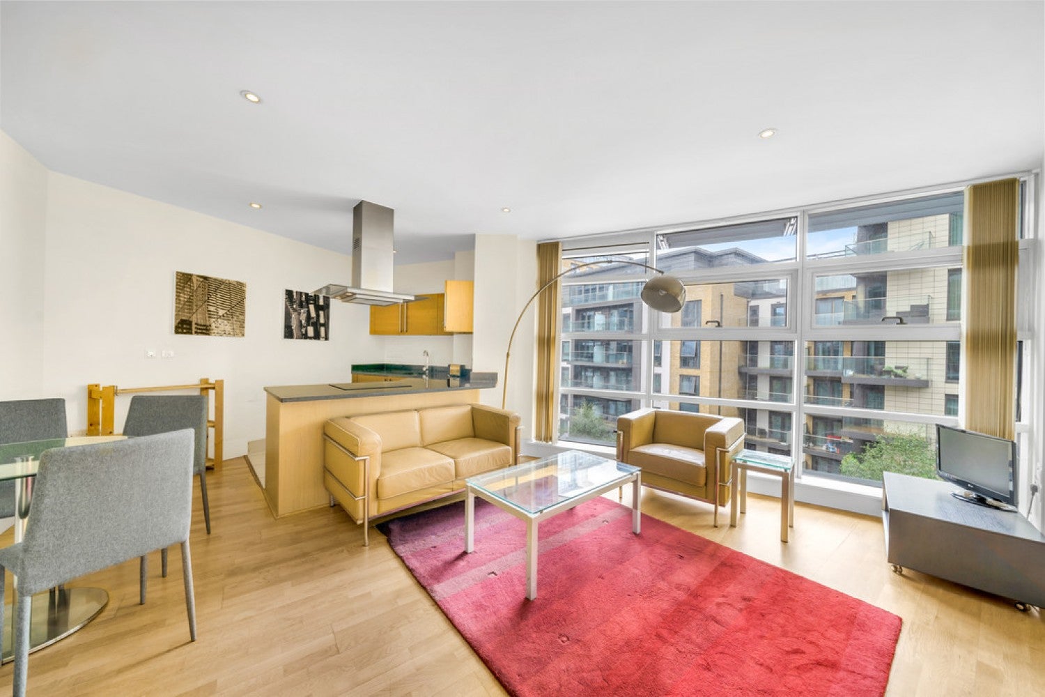 Flat Juniper Drive in Greater London