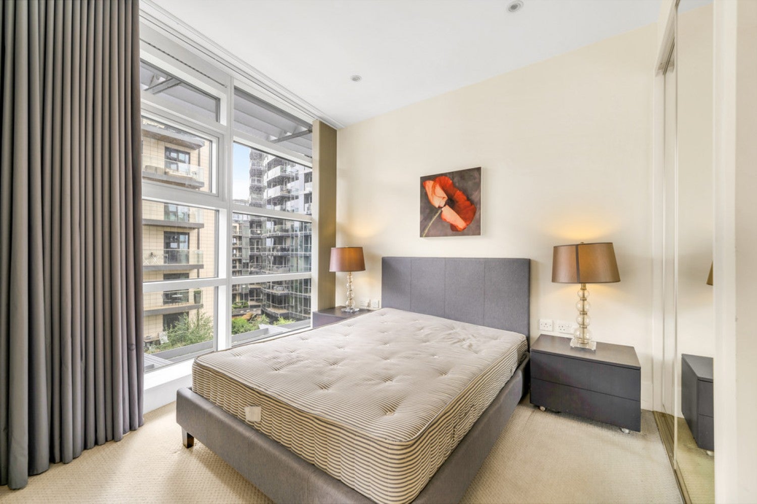 Flat Juniper Drive in Greater London