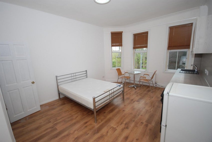 Flat Milverton Hill in Royal Leamington Spa