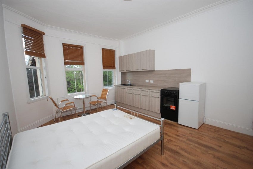 Flat Milverton Hill in Royal Leamington Spa