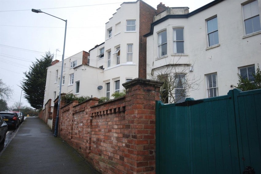 Flat Milverton Hill in Royal Leamington Spa