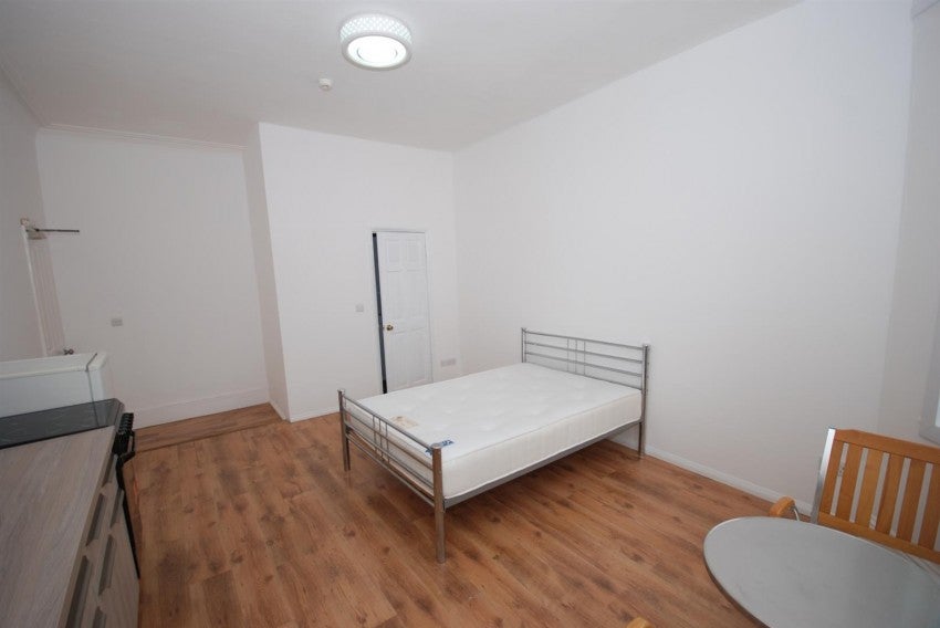 Flat Milverton Hill in Royal Leamington Spa