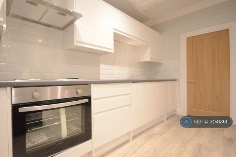 Flat Brownlow Road in Reading