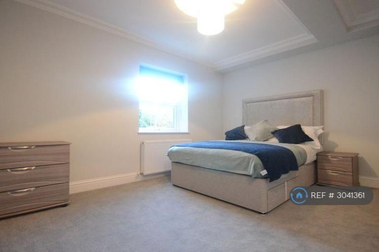 Flat Brownlow Road in Reading