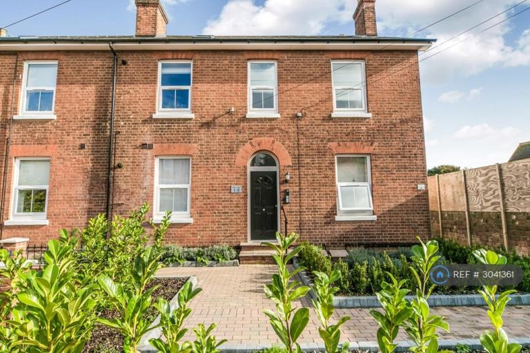 Flat Brownlow Road in Reading