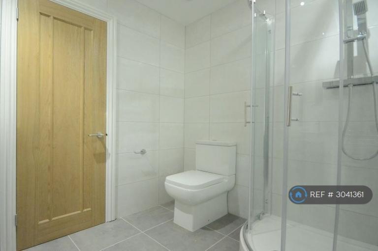 Flat Brownlow Road in Reading
