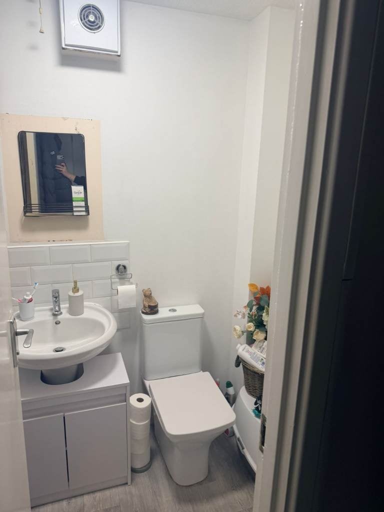 Flat Rushdon Close in Greater London