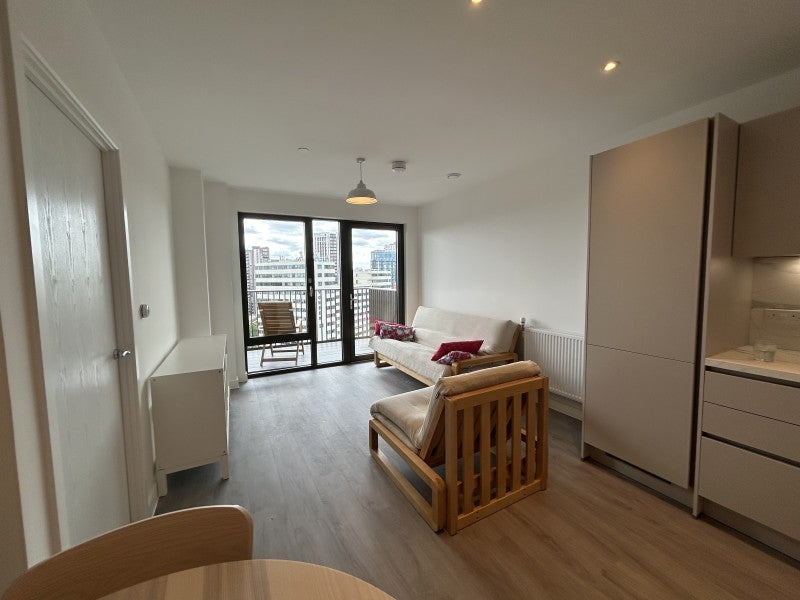 Flat Brook Avenue in Greater London