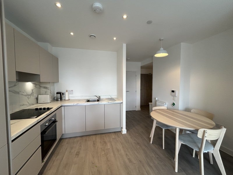 Flat Brook Avenue in Greater London