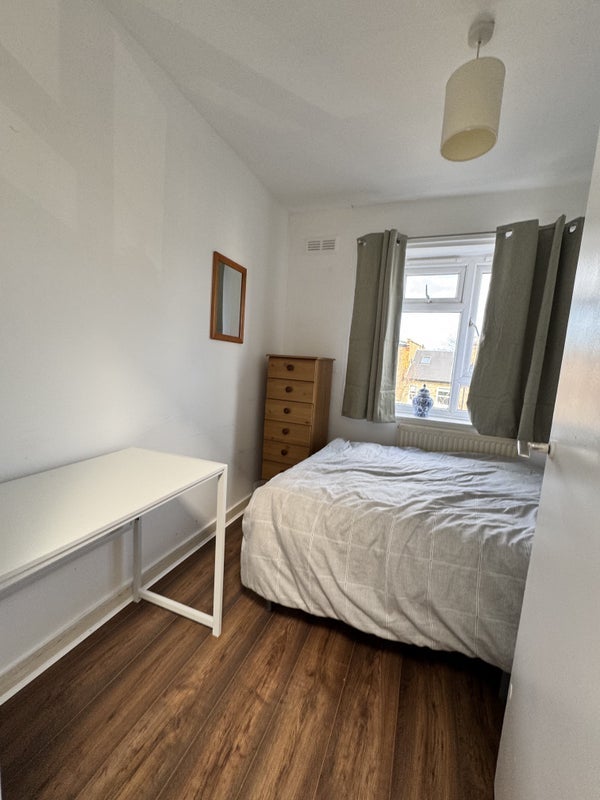 Room Goldhawk Road in Greater London