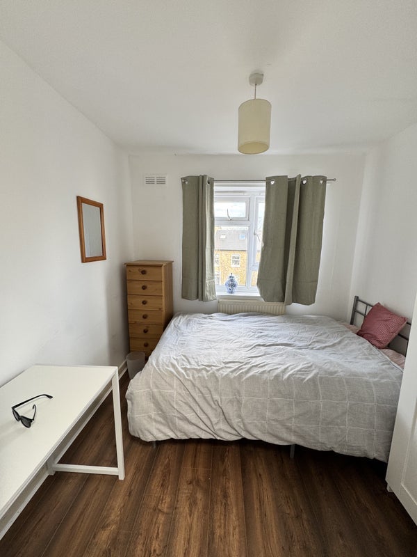 Room Goldhawk Road in Greater London