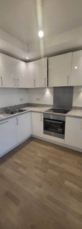 Flat Healum Avenue in Greater London