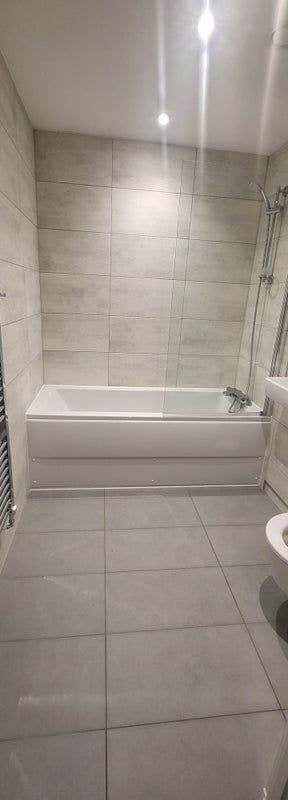Flat Healum Avenue in Greater London