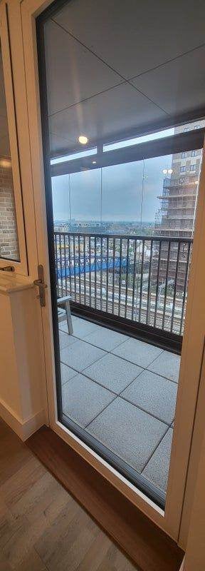 Flat Healum Avenue in Greater London
